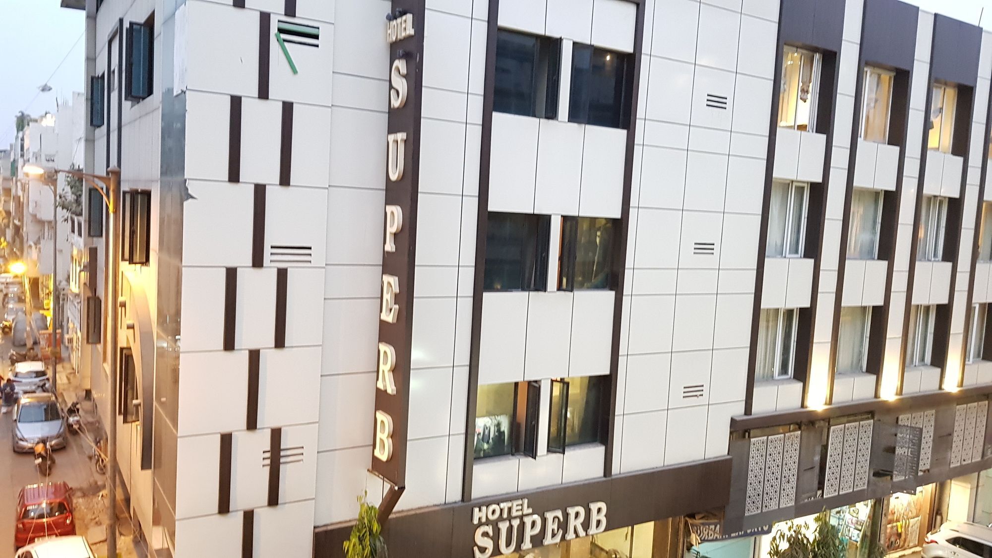 Superb 5 Mins Walk From Station New Delhi